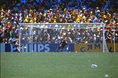 1986年メキシコ大会準々決勝・フランス対ブラジル戦。ソクラテス、ミシェル・プラティニが外す波乱が起こった戦いは、最後にルイ・フェルナンデスが決めてフランスが制した。　(C) SOCCER DIGEST