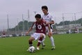 最前線で攻撃をリードした藤本が身体を張ってボールをキープする。神戸に攻撃のリズムをもたらした。(C) Hideaki NAITO