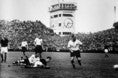 1954年スイス大会。グループリーグでは３-８の大敗を喫したハンガリーに勝利したドイツ。ゼップ・ヘルベルガー監督の大会を通した作戦が見事に奏功した。　(C) Getty Images