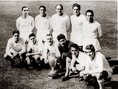 1958-1959シーズン。このシーズンに、ハンガリーから亡命したフェレンツ・プスカシュが加入したが、写真のチャンピオンズ・カップ決勝ではメンバーから外された。このメンバーには、ディ・ステファノ、リアル、コパ以外に、ウルグアイのサンタマリア、アルゼンチンのドミンゲス（前列左から３、４人目）という外国出身選手が名を連ねていた。　(C) Getty Images