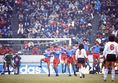 1986年トヨタカップ。ノルベルト・アロンソがFKで狙うが、ステアウアの高い壁に阻まれる。　(C) SOCCER DIGEST