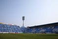 【磐田0－1名古屋】ジュビロ磐田のサポーターは青と白のコレオグラフィーで選手たちを迎えた。写真：滝川敏之（サッカーダイジェスト写真部）