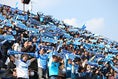 【横浜ＦＣ０-１讃岐】開幕戦を迎えた三ツ沢球技場には多くの横浜ＦＣサポーターがかけつけた。写真：茂木あきら（サッカーダイジェスト写真部）