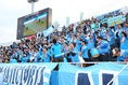 【横浜ＦＣ０-１讃岐】香川から多くの讃岐サポーターが集まり、選手への後押しをした。写真：茂木あきら（サッカーダイジェスト写真部）