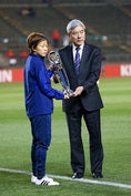 【女子サッカーアジア最終予選　日本１-２中国】試合前に、宮間あやが女子最優選手に選出された2015 AFC Annual Awardsの表彰式が行われた。写真：茂木あきら（サッカーダイジェスト写真部）
