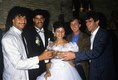 1985年、フランク・ライカールトの結婚式に出席。左端はルート・フリット、右端はヴィレム・ファン・ハネヘム。　(C) Getty Images