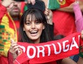 勝て！ポルトガル！。盛り上がるサポーター。写真：佐藤明（サッカーダイジェスト写真部）
