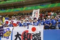 【リオ五輪ＰＨＯＴＯ日本２－２コロンビア】応援でオリンピック代表を支えた日本サポーター。写真：小倉直樹/JMPA