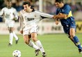 2000年トヨタカップ｜×１-２ ボカ｜バルセロナから禁断の移籍を果たして間もない頃のフィーゴ。きついマークに苦しんだ。　(C) Getty Images