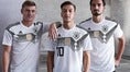 2017ドイツ代表／左からトニ・クロース、メスト・エジル、マッツ・フンメルス。(C)adidas