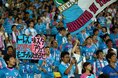 【FC東京 0-0 鳥栖 】鳥栖のサポーターもゴール裏から声援を送った。写真:田中研治