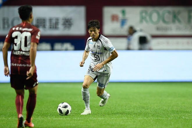 選手特集】サイドを駆け抜けた小野瀬康介 | サッカーダイジェストWeb