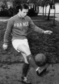 1958年受賞｜レイモン・コパ（フランス／MF）｜主な所属クラブ：スタッド・ドゥ・ランス、レアル・マドリー｜戦術眼に優れたフランスサッカー界のスター選手で、愛称は「ナポレオン」。1960年にはフランス年間最優秀選手賞を受賞。1967年に現役を引退した。　(C) Getty Images