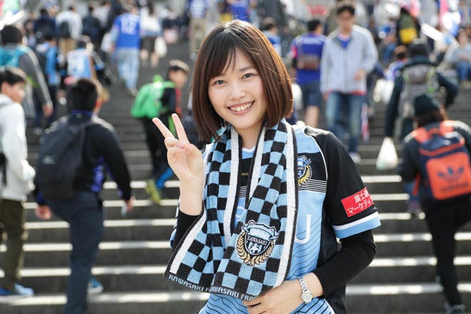 Photo 川崎フロンターレを応援する美女サポーターたち サッカーダイジェストweb