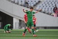 【東京Ｖ ２－１ 金沢 PHOTO】試合終了のホイッスルを聞きガッツポーズを見せる林(11番)。２ゴールを挙げ勝利の立役者となった。写真：徳原隆元
