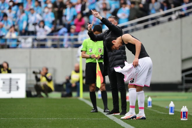 Fc東京 ２ ０ 鳥栖 Photo 久保が１アシスト ホーム開幕戦を制す 試合前にはあのダレノガレ明美さんのモノマネの サッカー ダイジェストweb