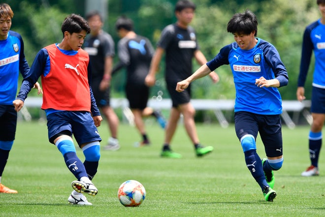 川崎フロンターレ Photo 川崎の練習に潜入 新たに既婚者組に加わった あの選手 は笑顔 週末の磐田戦へ向け 充実した練習メニューを消化 サッカーダイジェストweb