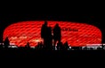 アリアンツ・アレーナ(バイエルン・ミュンヘン／ドイツ)｜繭のような外観は半透明の特殊フィルムETFE（旭硝子製）で覆われておりスタジアム内から景色を眺めることができる。　(C)Getty Images