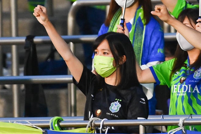 Photo 白熱の神奈川ダービーを手拍子で盛り上げた湘南 川崎のサポーター サッカーダイジェストweb