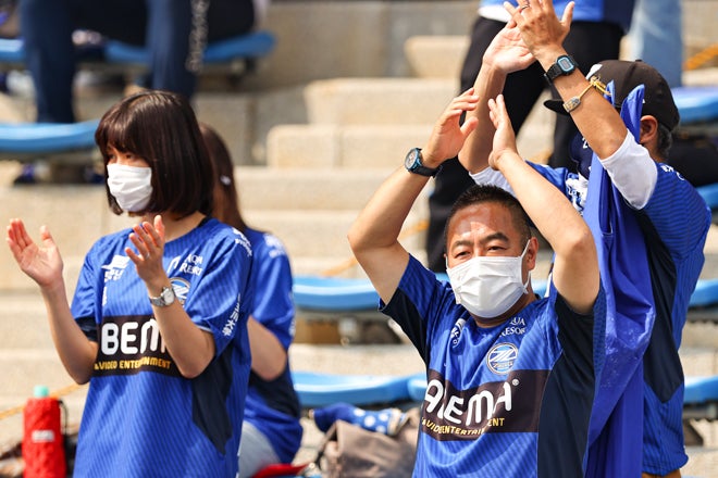 Photo 天空の城 にクラップを響き渡らせたfc町田ゼルビアのサポーターを特集 サッカーダイジェストweb