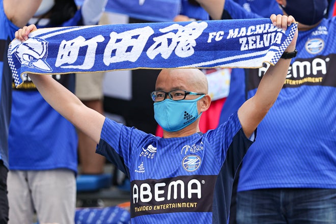 Photo 天空の城 にクラップを響き渡らせたfc町田ゼルビアのサポーターを特集 サッカーダイジェストweb