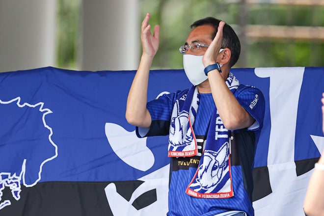 Photo 天空の城 にクラップを響き渡らせたfc町田ゼルビアのサポーターを特集 サッカーダイジェストweb