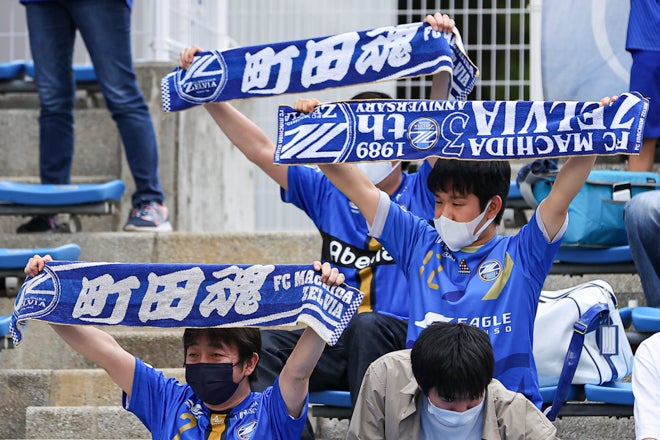 Photo 天空の城 にクラップを響き渡らせたfc町田ゼルビアのサポーターを特集 サッカーダイジェストweb