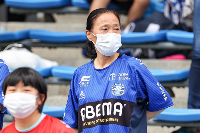 Photo 天空の城 にクラップを響き渡らせたfc町田ゼルビアのサポーターを特集 サッカーダイジェストweb