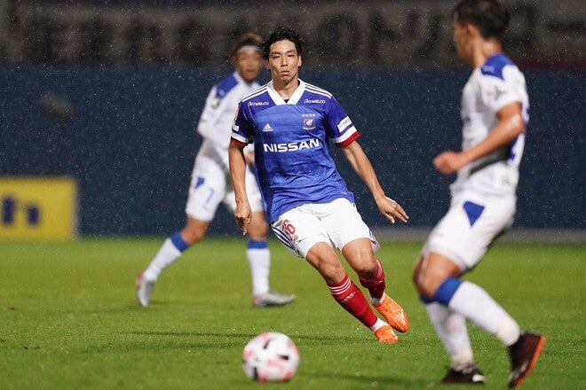 夢と希望を与えるプレーが出来るように 横浜が筑波大のcb角田涼太朗とのプロ契約締結を発表 サッカーダイジェストweb