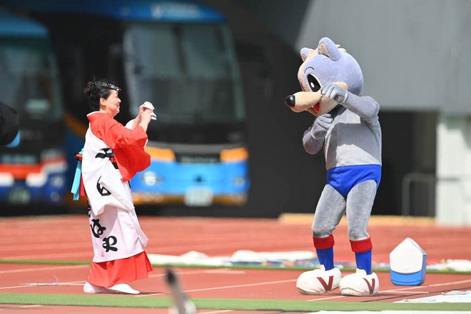 Photo スタジアムに駆けつけ サポーターを魅了したヴィヴィくん ヴァンくんを特集 サッカーダイジェストweb