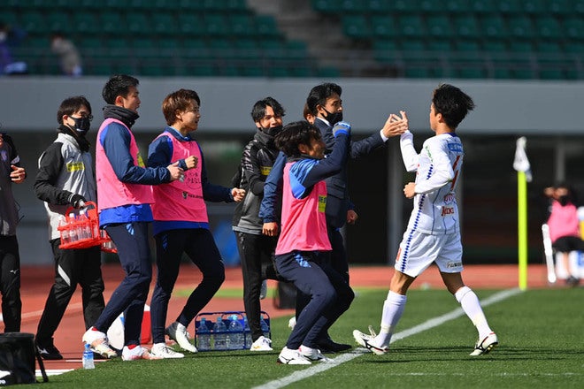 J２第３節photo 長崎１ ２甲府 長谷川 飯島陸がゴール 敵地で逆転勝利した甲府が今シーズン初白星 サッカーダイジェストweb