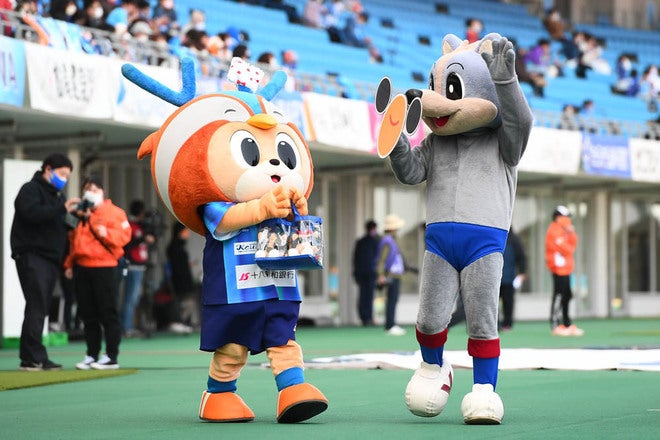 Photo スタジアムに駆けつけ サポーターを魅了したヴィヴィくん ヴァンくんを特集 サッカーダイジェストweb