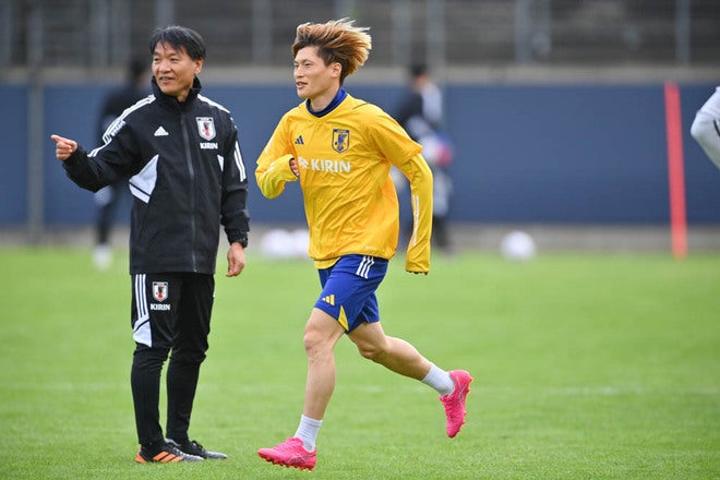 PHOTO】新トレーニングウェアで登場！久保、冨安、三笘ら日本代表が