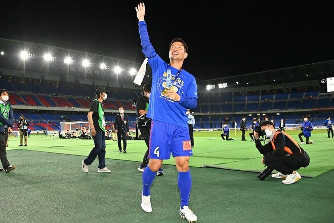 サッカー人生そのものみたいな試合」天皇杯初優勝の甲府、42歳・山本