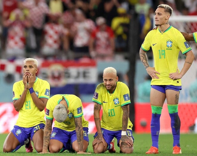 王国ブラジル 準々決勝で衝撃の敗退 母国メディアは負のジンクスを強調 クロアチアに敗れ 欧州勢に対する亡霊 を生かした W杯 サッカーダイジェストweb