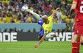 【PHOTO】ブラジル２－０セルビア｜リシャルリソンが魅せたトラップ＆ボレー弾は大会最優秀ゴールの呼び声が高い。（C）Getty Images
