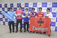 【PHOTO】会見に登壇した６選手が、内定先のユニホームを着用して記念撮影！｜写真：鈴木颯太朗