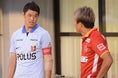 【PHOTO】天皇杯ラウンド16 名古屋３－０浦和｜入場前、酒井宏樹（奥）と、永井謙佑（手前）が談笑。｜（C）SOCCER DIGEST