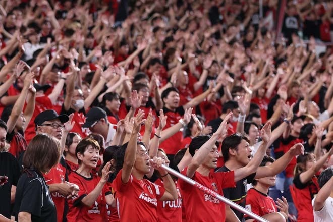 PHOTO】魂を揺さぶる圧倒的迫力の「We Are REDS」！浦和レッズサポーター | サッカーダイジェストWeb