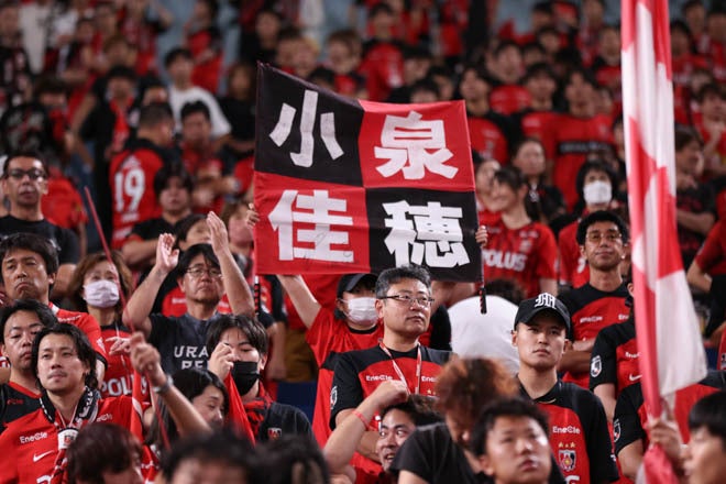 PHOTO】魂を揺さぶる圧倒的迫力の「We Are REDS」！浦和レッズサポーター | サッカーダイジェストWeb