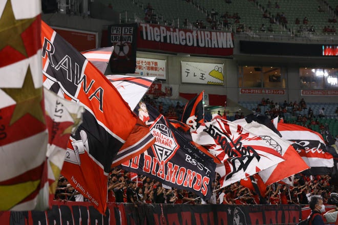 PHOTO】魂を揺さぶる圧倒的迫力の「We Are REDS」！浦和レッズサポーター | サッカーダイジェストWeb