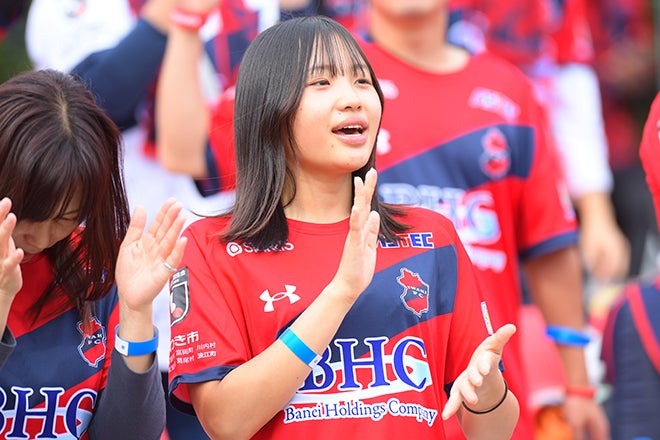 PHOTO】新愛称・ハワスタ初陣＆東北ダービー！超満員のいわきFCサポーターの声援が響き渡る！ | サッカーダイジェストWeb