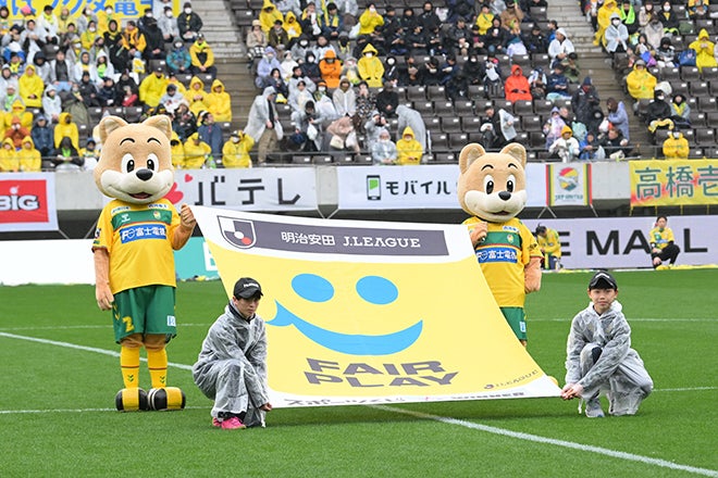 PHOTO】狙うはＪ２ナンバー“ワン”！今年も可愛さ“犬”在！ジェフユナイテッド市原・千葉の公式マスコット「ジェフィ＆ユニティ」を、現地カメラマンがお届け！  | サッカーダイジェストWeb