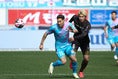 【PHOTO】J１第２節 鳥栖４－０札幌｜ヴィニシウス・アラウージョ（左）と中村桐耶（右）｜写真：滝川敏之
