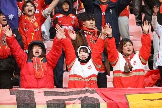 PHOTO】勝利を願い、最後まで必死の応援を繰り広げた名古屋グランパスサポーター | サッカーダイジェストWeb