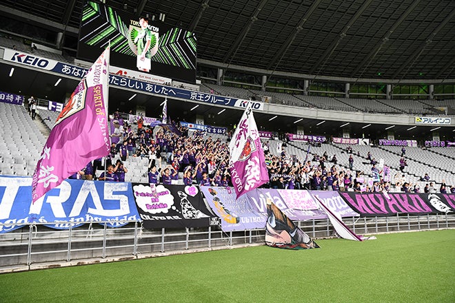 PHOTO】アウェー金Ｊ！味の素スタジアムの夜空に、京都サンガF.C.サポーターの声援が響き渡る！（Part２） | サッカーダイジェストWeb