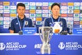 【PHOTO】藤田譲瑠チマ（左）と大岩剛監督｜写真：金子拓弥（サッカーダイジェスト写真部）