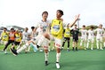 【PHOTO】ラインダンス冒頭は、逆転ゴールを決めた山本駿亮(左)と、今井那生(右)が共にダンシング！｜写真：鈴木颯太朗