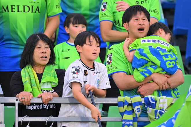 PHOTO】最後まで声援を送り続けた湘南ベルマーレサポーターを特集！（Part１） | サッカーダイジェストWeb