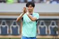 【厳選ショット】ウォームアップでピッチに登場した三笘薫｜写真：滝川敏之
